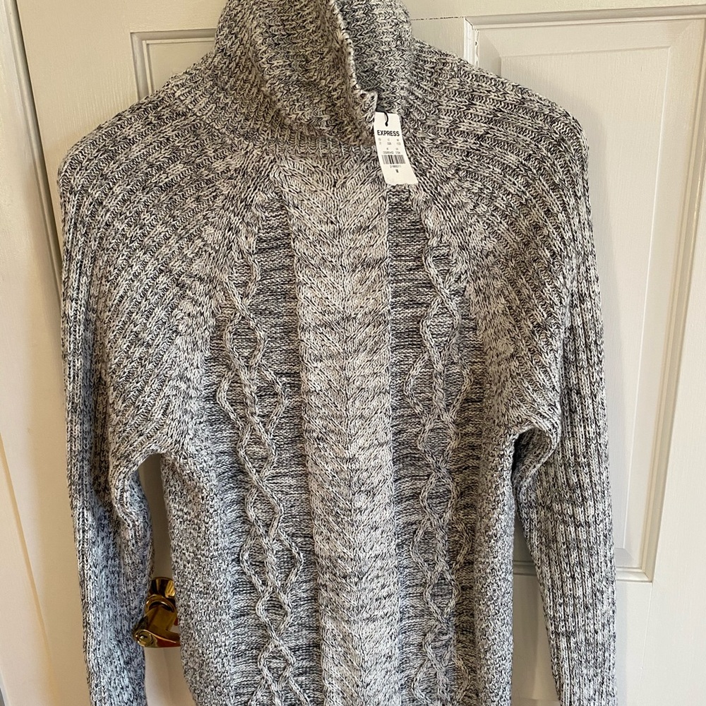 Turtle neck sweater gray